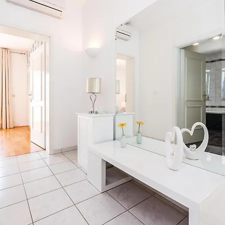 In With Kitchen Vodice